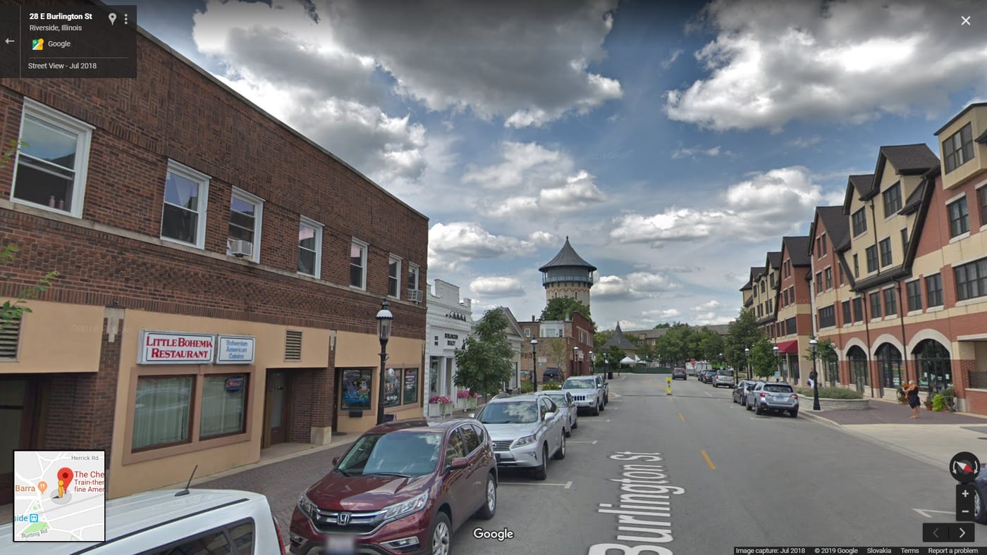 Pohľad na reštauráciu a ulicu